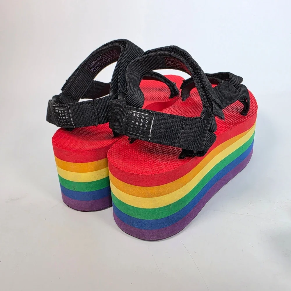 Teva X Tegan Sara Flatform Universal Pride Womens 6 Rainbow Platform Sandals